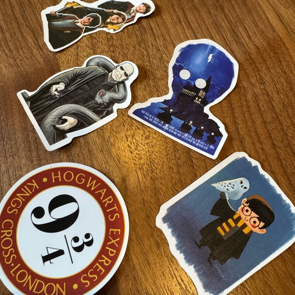Harry Potter Hogwarts Kings Cross Colorful Vinyl Diecut Stickers Pack of 5 New - Picture 2 of 2